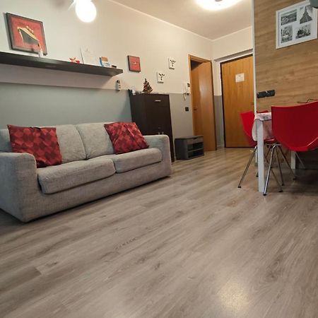 Appartamento Aleph With Private Parking, Next Train Station コモ エクステリア 写真