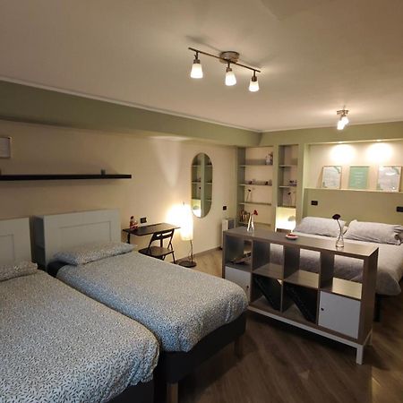 Appartamento Aleph With Private Parking, Next Train Station コモ エクステリア 写真