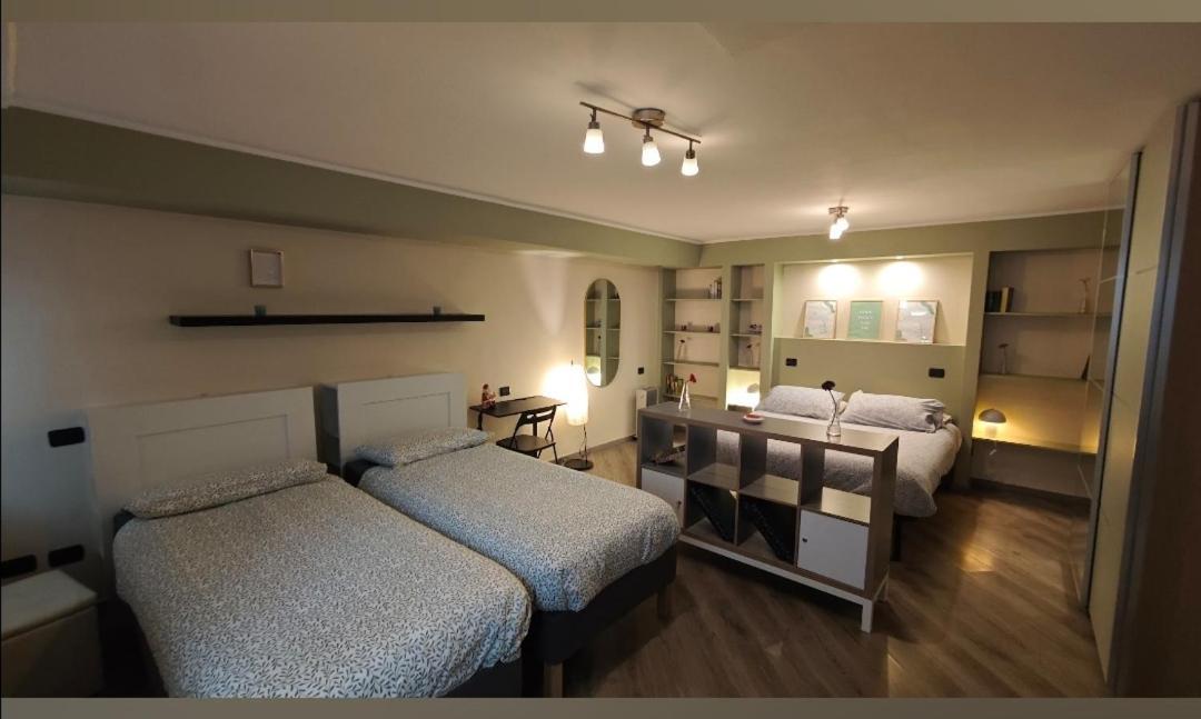Appartamento Aleph With Private Parking, Next Train Station コモ エクステリア 写真